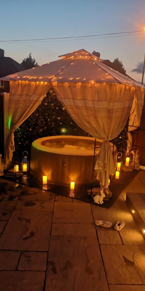 Whirlpool und Pavillon 